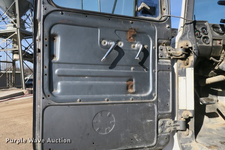 image for item DB10053 1999 Mack RD690S dump truck