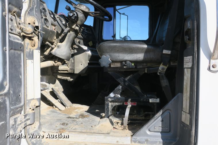 image for item DB10053 1999 Mack RD690S dump truck