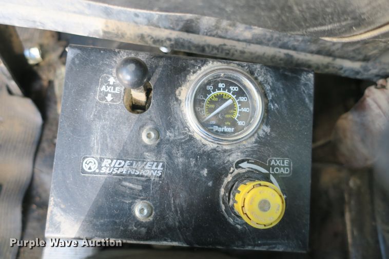 image for item DB10053 1999 Mack RD690S dump truck