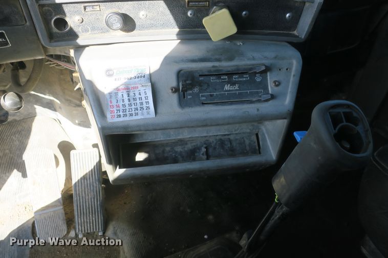 image for item DB10053 1999 Mack RD690S dump truck