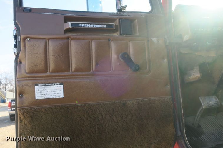 image for item DB10067 1986 Freightliner FLC dump truck