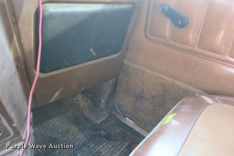 image for item DB10067 1986 Freightliner FLC dump truck