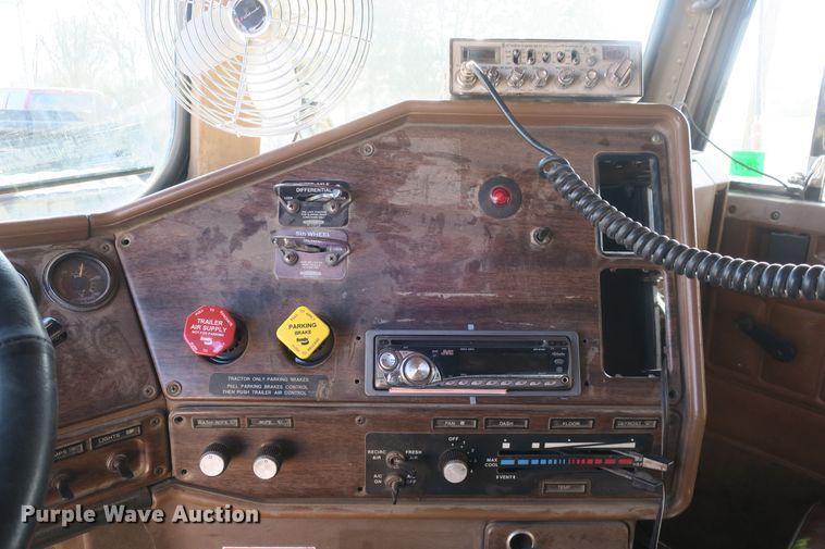 image for item DB10067 1986 Freightliner FLC dump truck