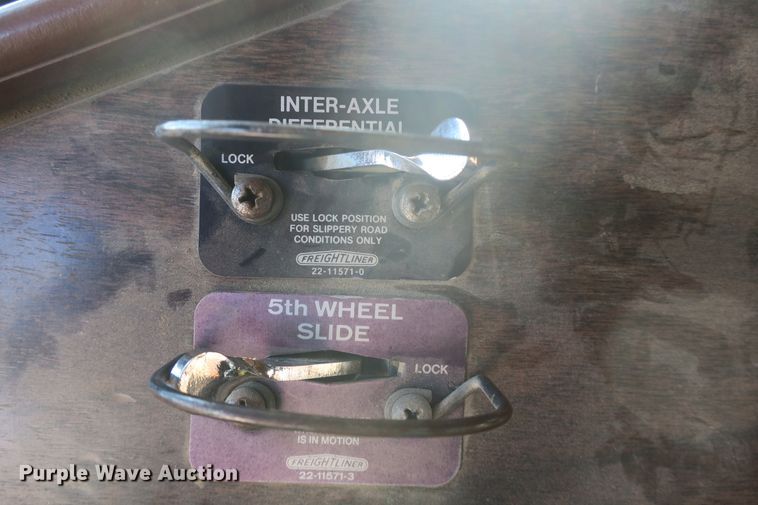 image for item DB10067 1986 Freightliner FLC dump truck