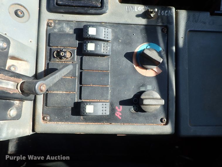 image for item DC3355 1998 Caterpillar 938G wheel loader