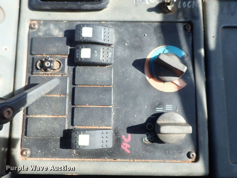 image for item DC3355 1998 Caterpillar 938G wheel loader