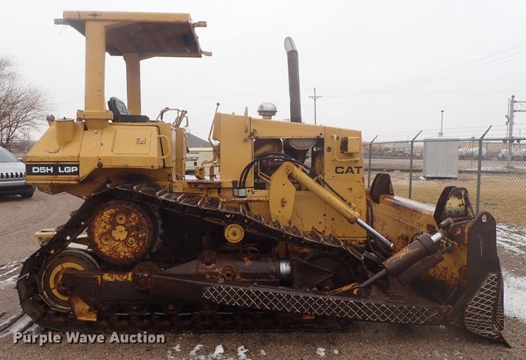 image for item DC3358 1987 Caterpillar D5H LGP dozer
