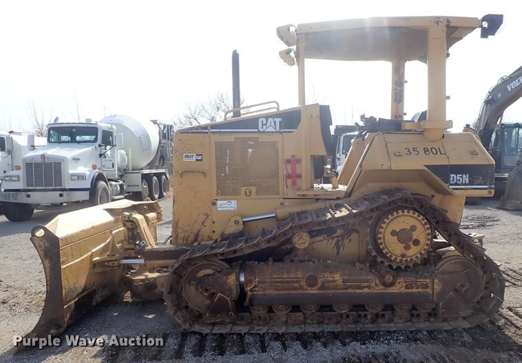 image for item DC3363 2004 Caterpillar D5N XL dozer