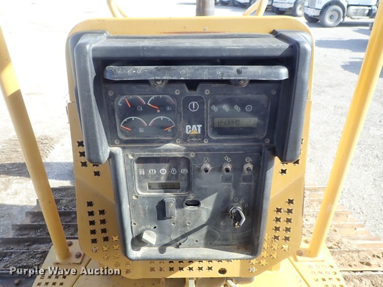 image for item DC3363 2004 Caterpillar D5N XL dozer