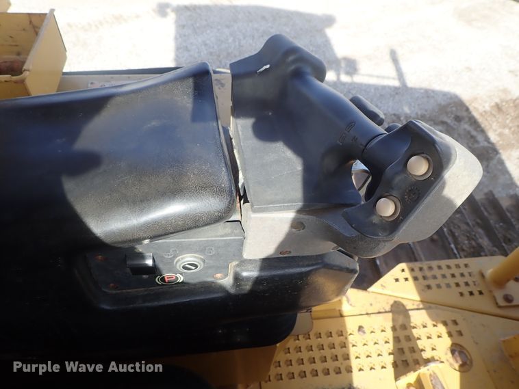 image for item DC3363 2004 Caterpillar D5N XL dozer