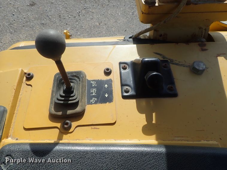 image for item DC3363 2004 Caterpillar D5N XL dozer