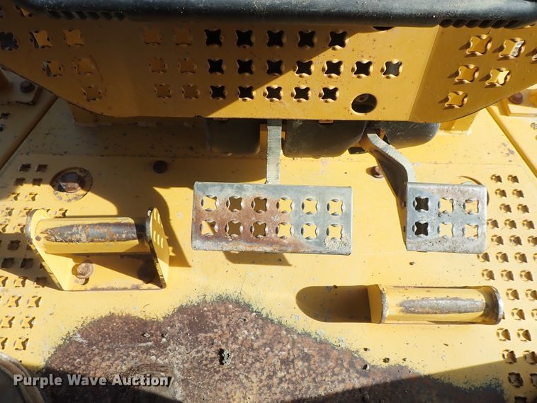 image for item DC3363 2004 Caterpillar D5N XL dozer