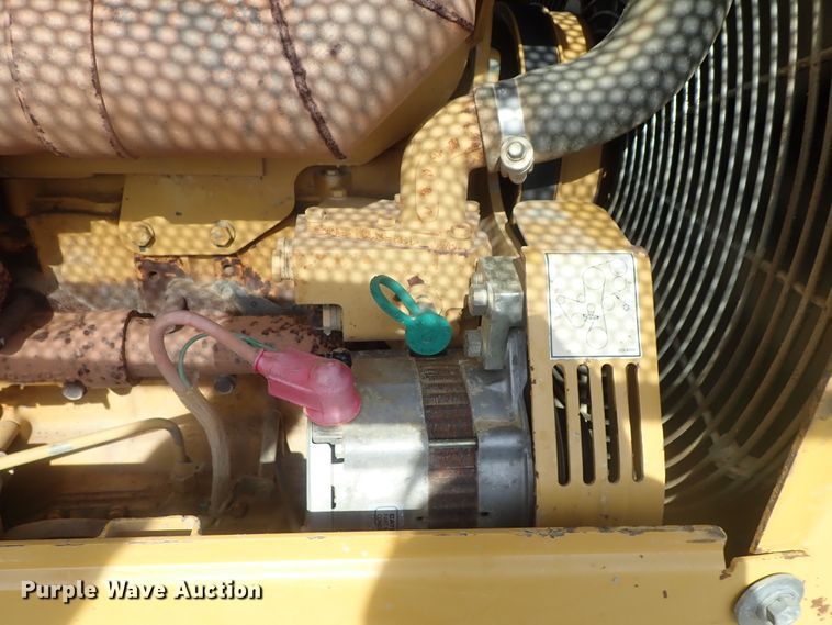 image for item DC3363 2004 Caterpillar D5N XL dozer