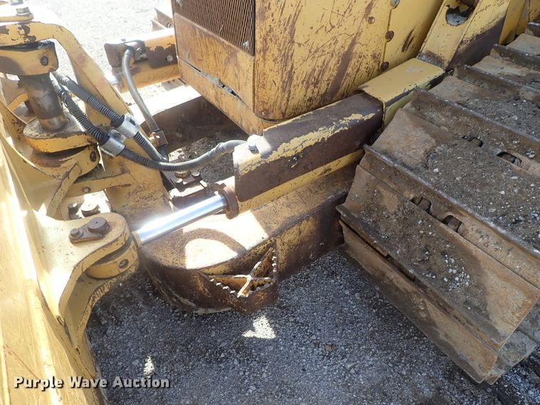 image for item DC3363 2004 Caterpillar D5N XL dozer