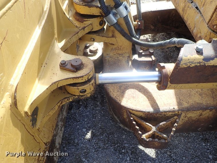 image for item DC3363 2004 Caterpillar D5N XL dozer