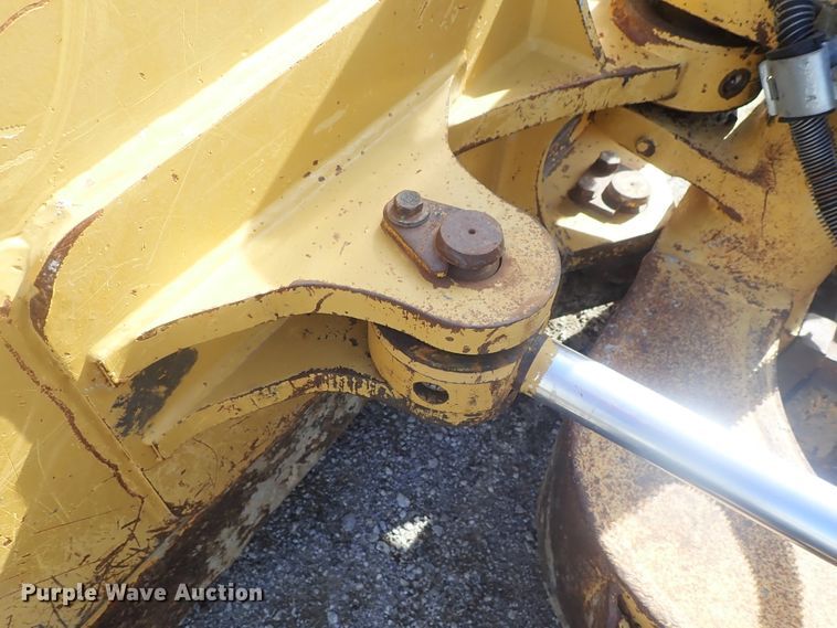 image for item DC3363 2004 Caterpillar D5N XL dozer