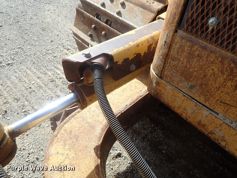 image for item DC3363 2004 Caterpillar D5N XL dozer