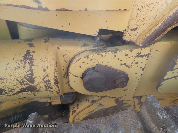 image for item DC3363 2004 Caterpillar D5N XL dozer