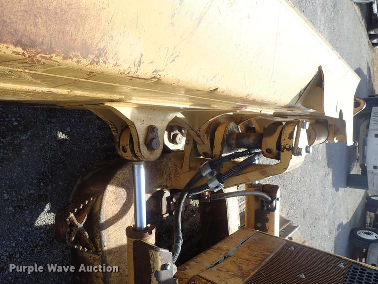 image for item DC3363 2004 Caterpillar D5N XL dozer