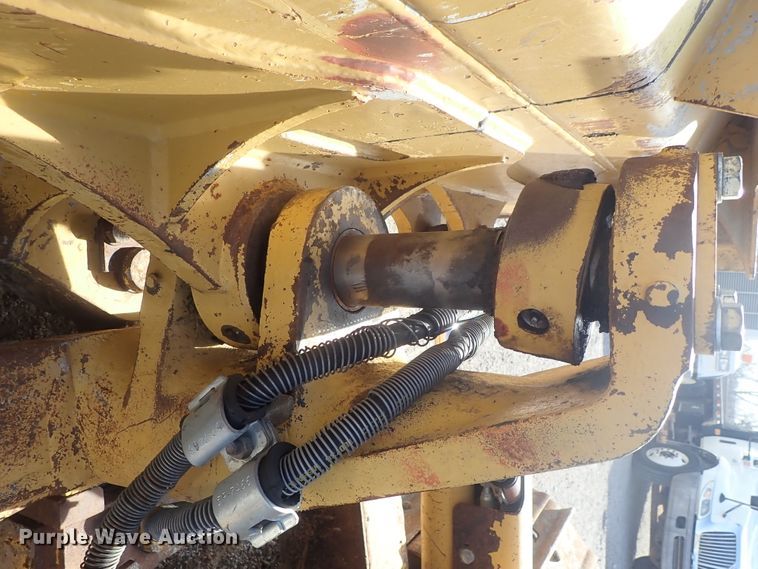 image for item DC3363 2004 Caterpillar D5N XL dozer