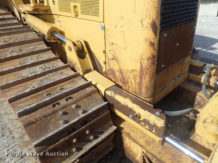 image for item DC3363 2004 Caterpillar D5N XL dozer