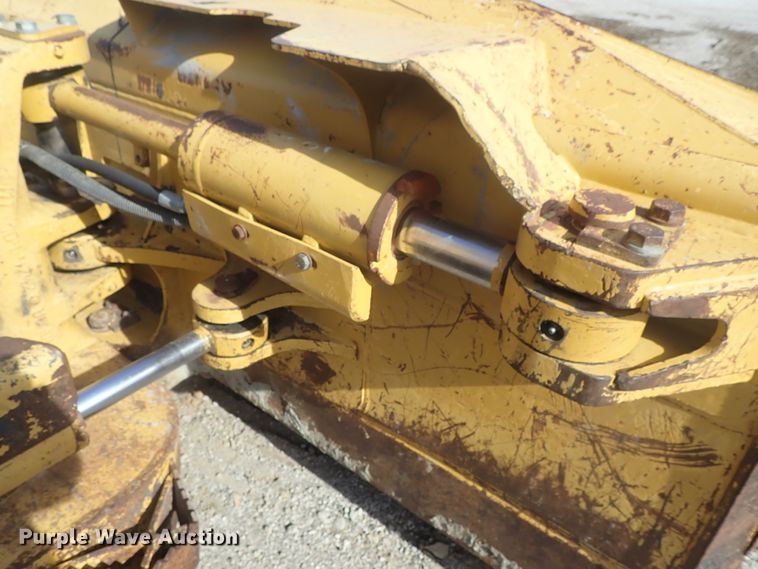 image for item DC3363 2004 Caterpillar D5N XL dozer
