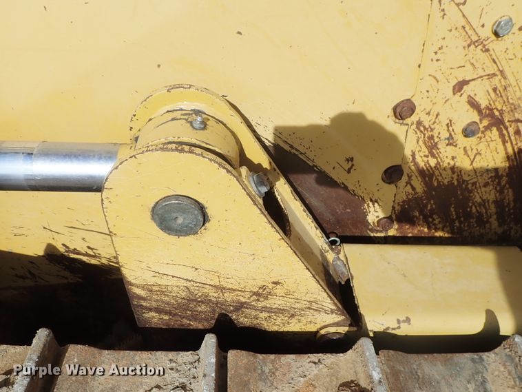 image for item DC3363 2004 Caterpillar D5N XL dozer