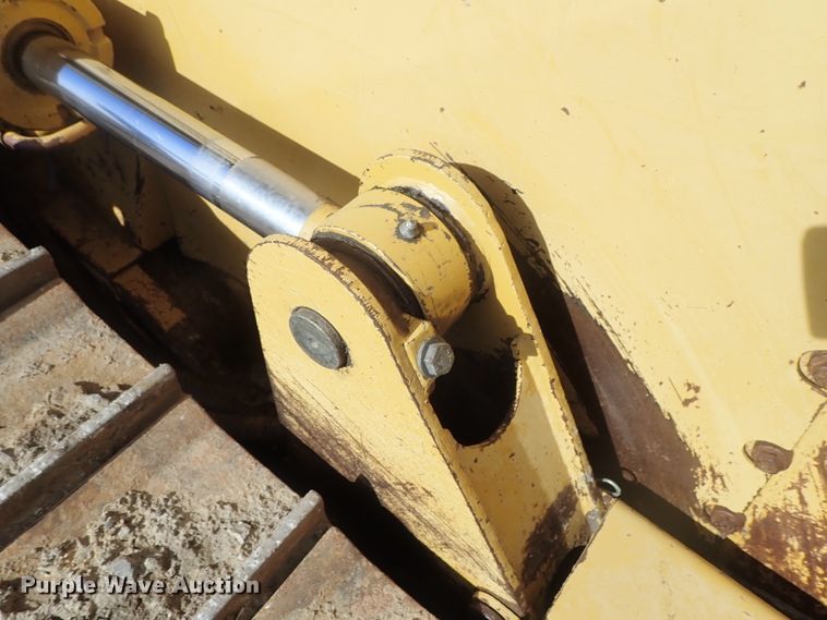 image for item DC3363 2004 Caterpillar D5N XL dozer