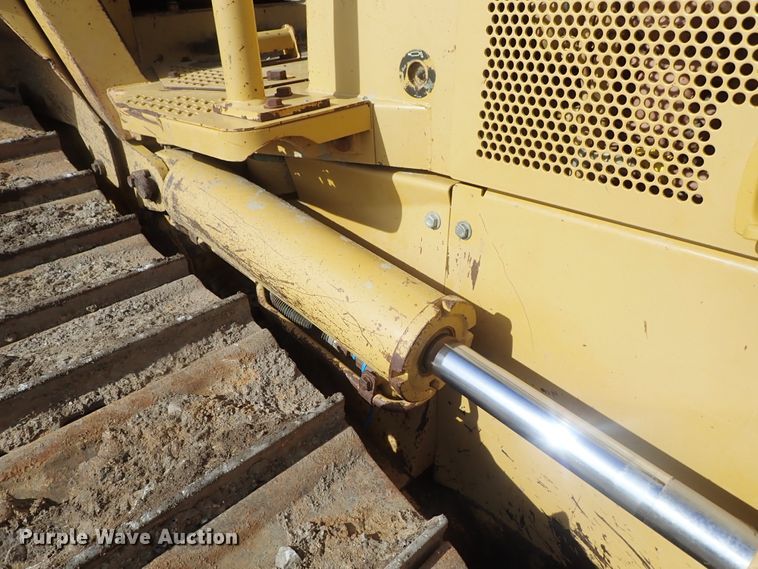 image for item DC3363 2004 Caterpillar D5N XL dozer