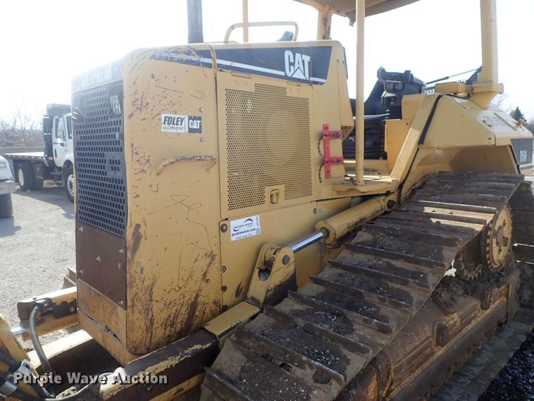 image for item DC3363 2004 Caterpillar D5N XL dozer