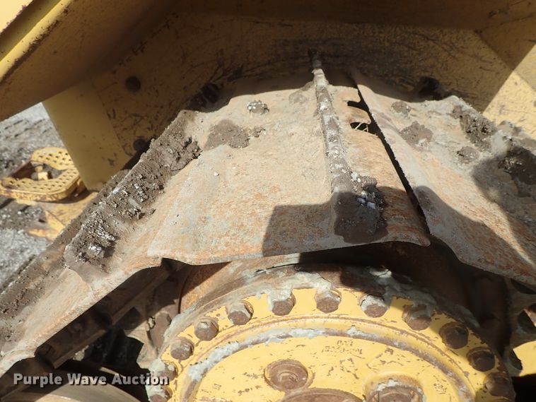 image for item DC3363 2004 Caterpillar D5N XL dozer