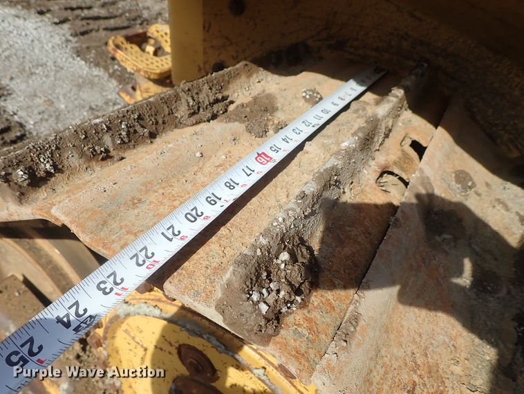 image for item DC3363 2004 Caterpillar D5N XL dozer