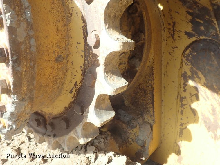 image for item DC3363 2004 Caterpillar D5N XL dozer