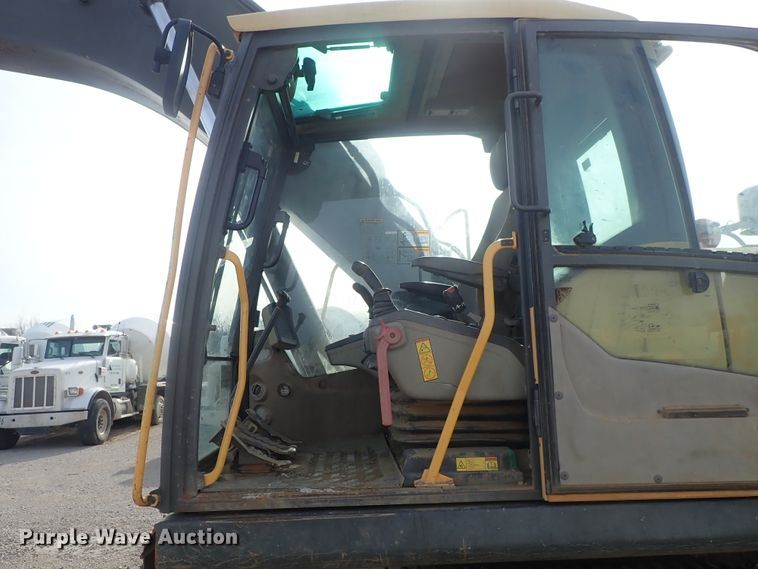 image for item DC3364 2007 Volvo EC240CLQC excavator