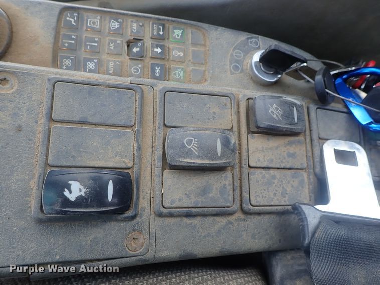 image for item DC3364 2007 Volvo EC240CLQC excavator