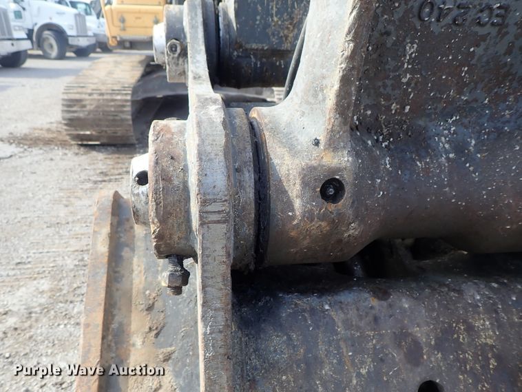 image for item DC3364 2007 Volvo EC240CLQC excavator