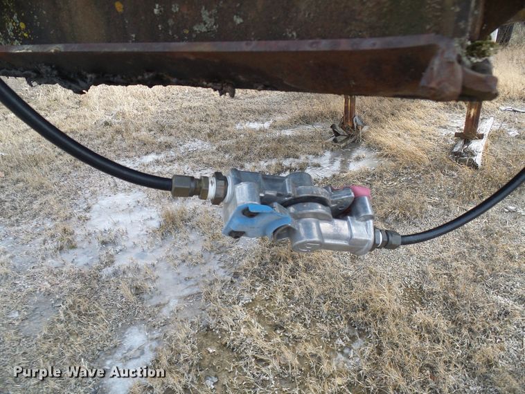 image for item DD1961 Pneumatic dry bulk trailer