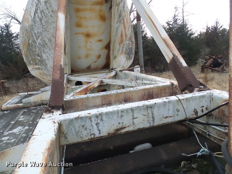 image for item DD1961 Pneumatic dry bulk trailer