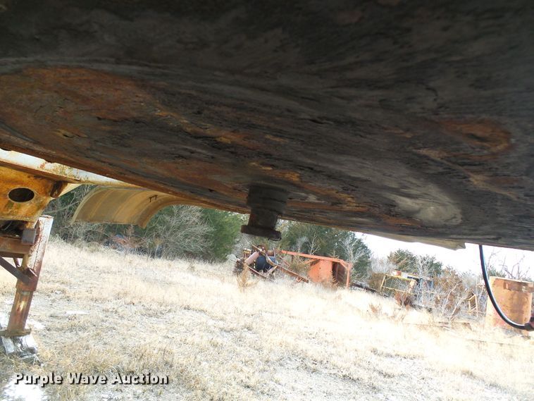 image for item DD1961 Pneumatic dry bulk trailer