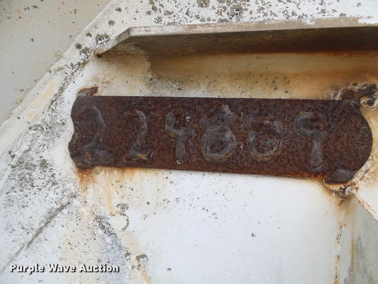 image for item DD1961 Pneumatic dry bulk trailer