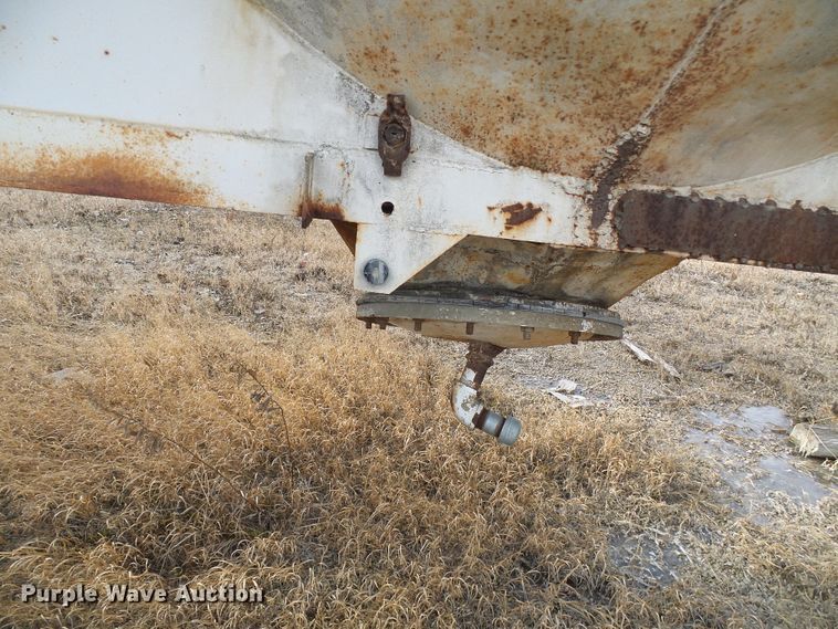 image for item DD1961 Pneumatic dry bulk trailer