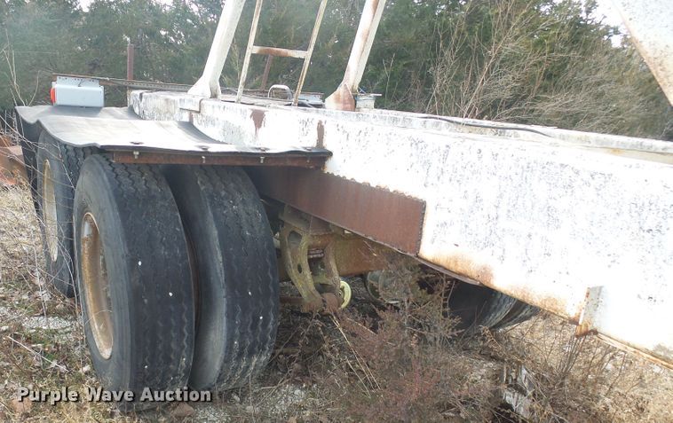 image for item DD1961 Pneumatic dry bulk trailer