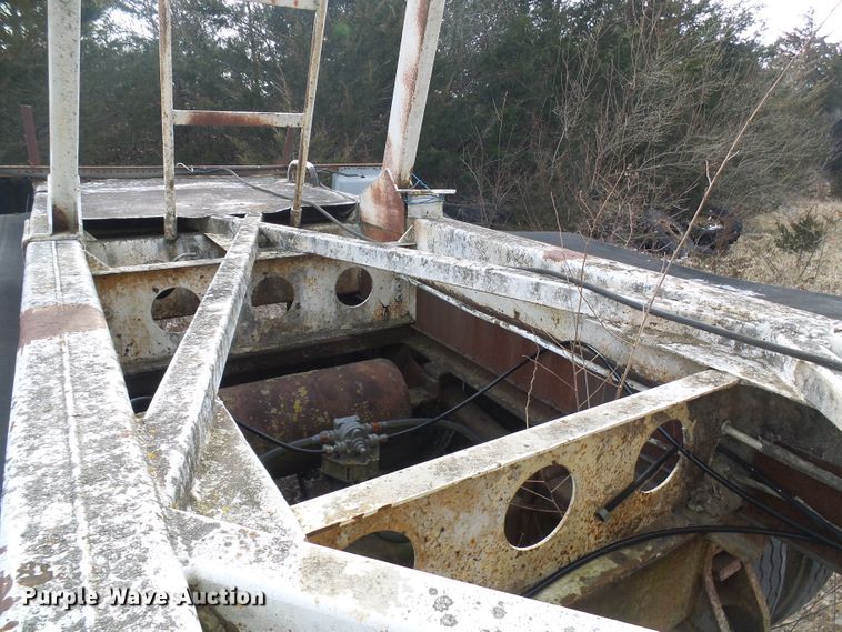 image for item DD1961 Pneumatic dry bulk trailer