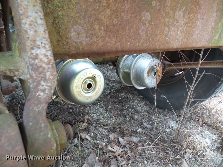 image for item DD1961 Pneumatic dry bulk trailer