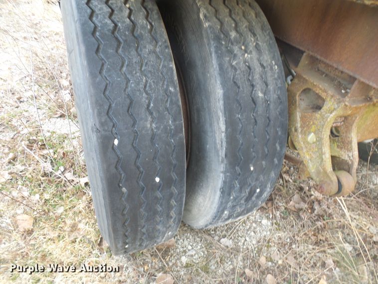 image for item DD1961 Pneumatic dry bulk trailer