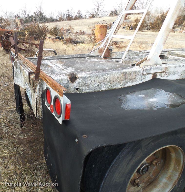 image for item DD1961 Pneumatic dry bulk trailer