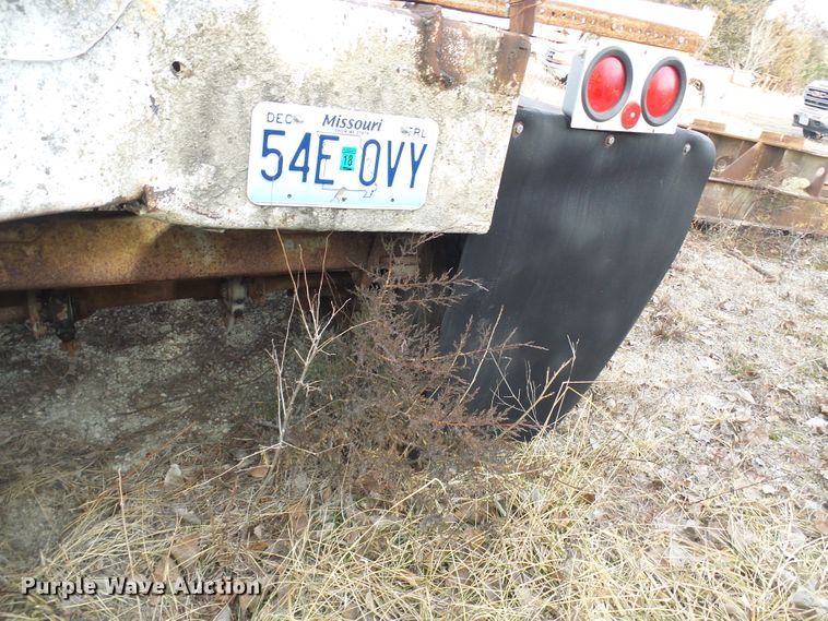 image for item DD1961 Pneumatic dry bulk trailer