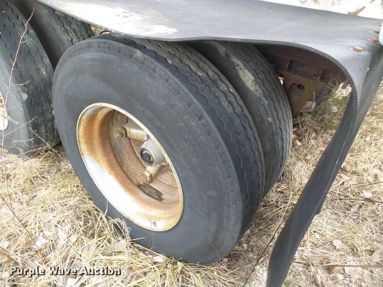 image for item DD1961 Pneumatic dry bulk trailer