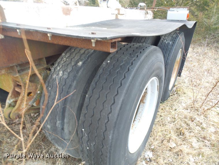 image for item DD1961 Pneumatic dry bulk trailer