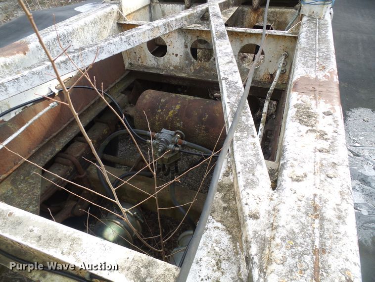 image for item DD1961 Pneumatic dry bulk trailer